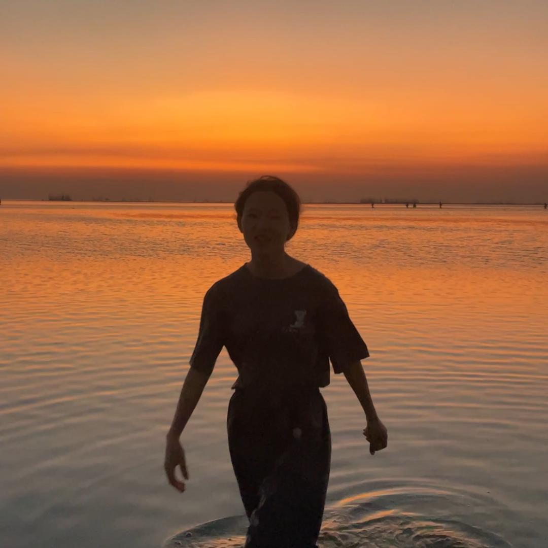 半岛罗小曼
