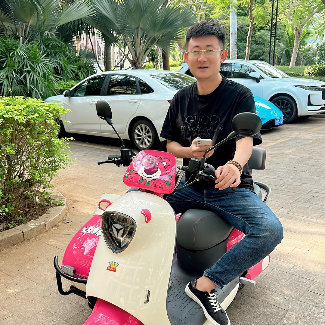 鑫鑫爱笑