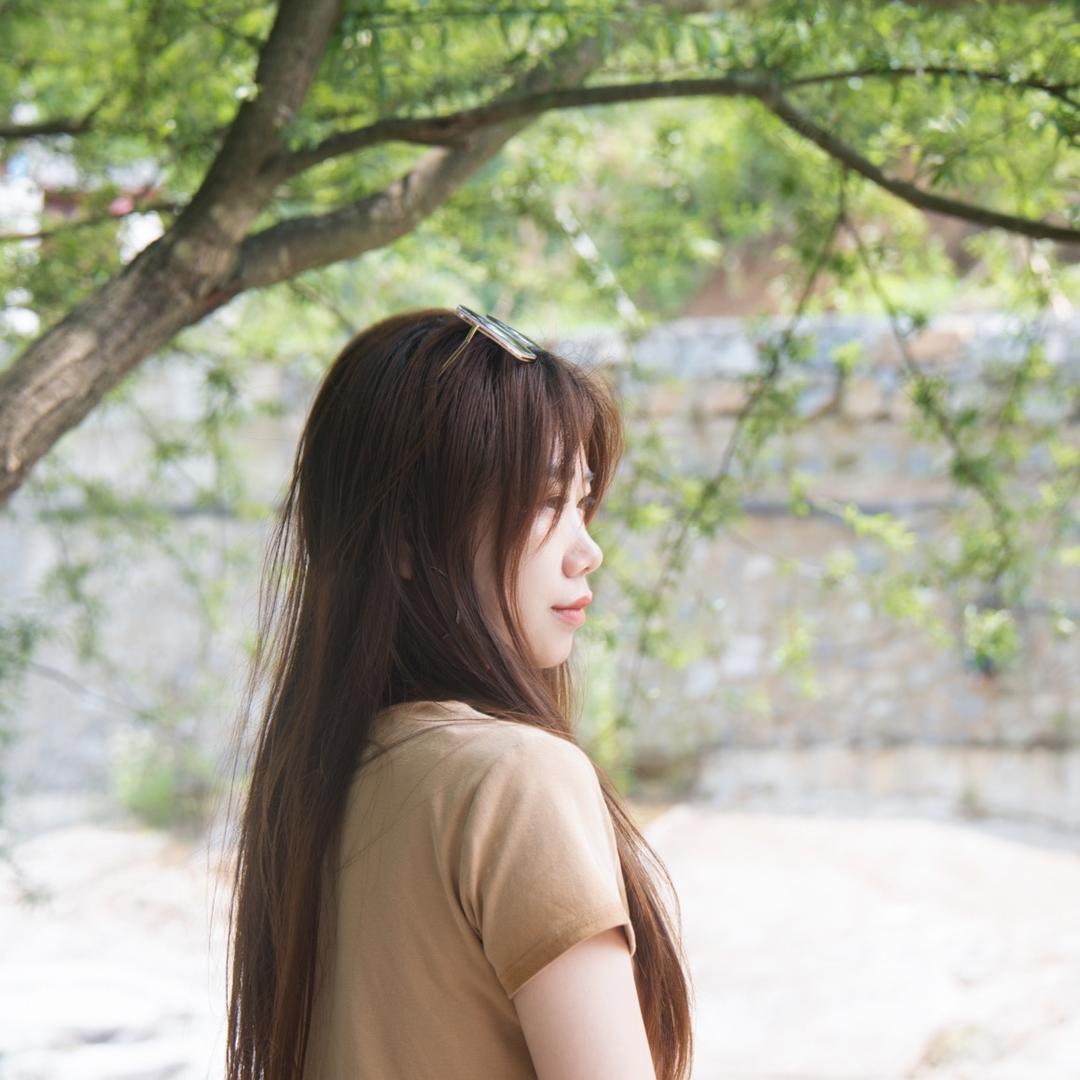 莲花山小姐姐