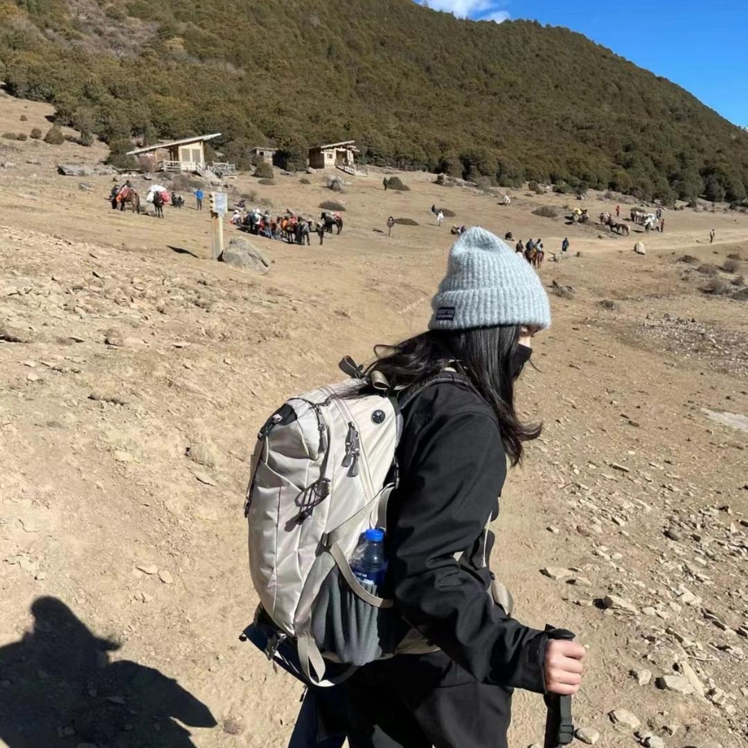 旅行者户外背包