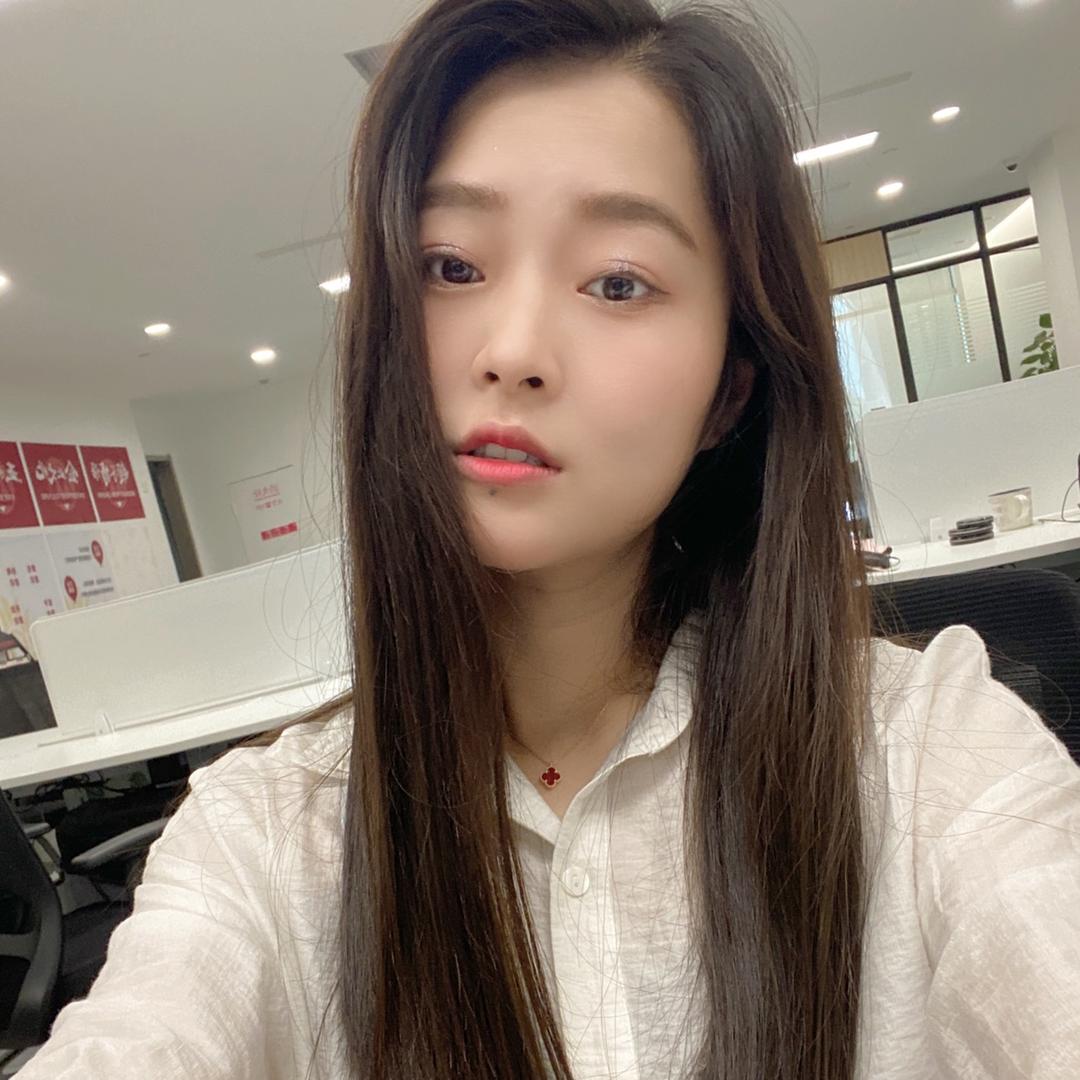 岛上的小姐姐
