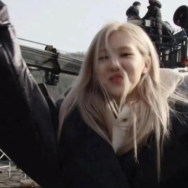 坐在码头吃薯条