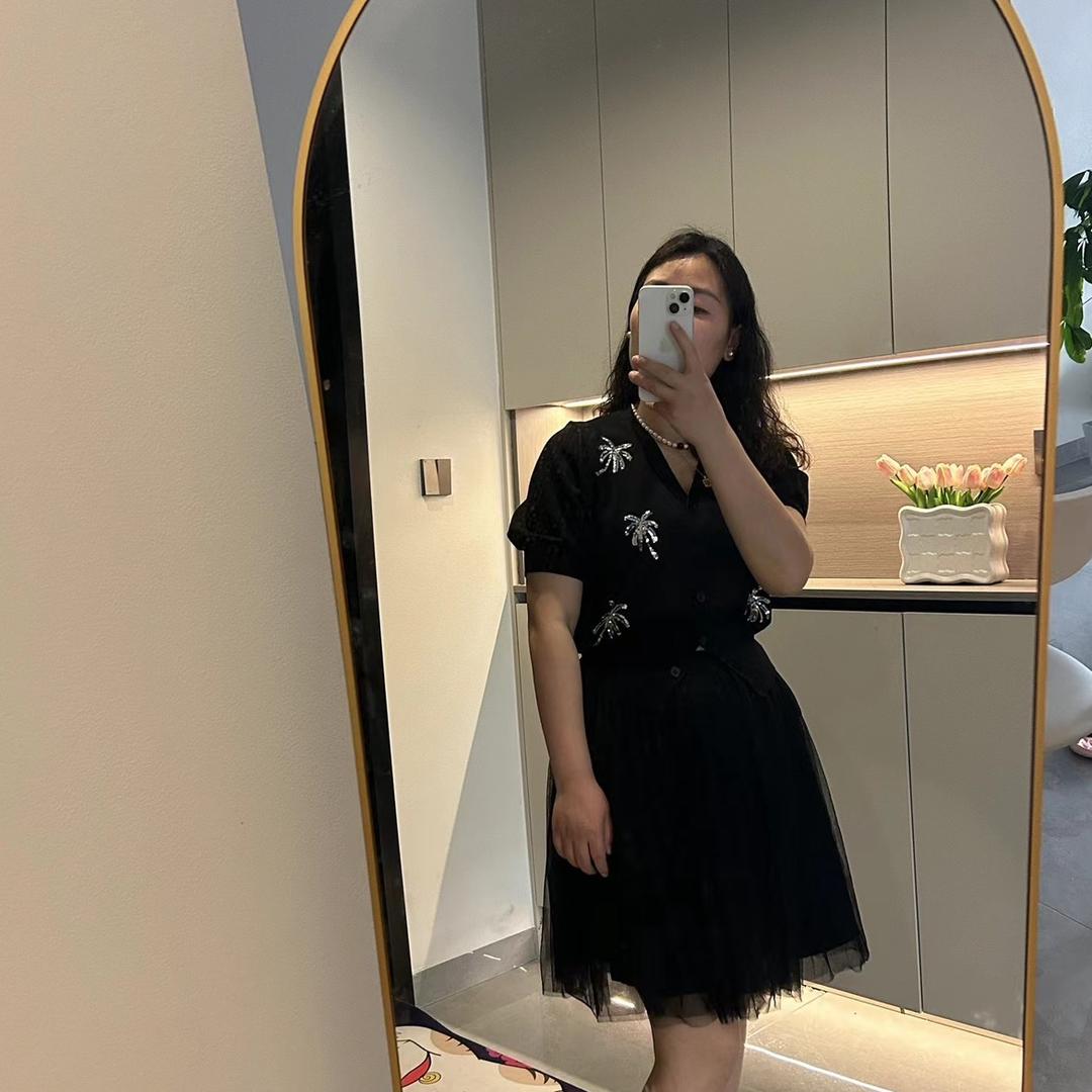 娜.Mo服装