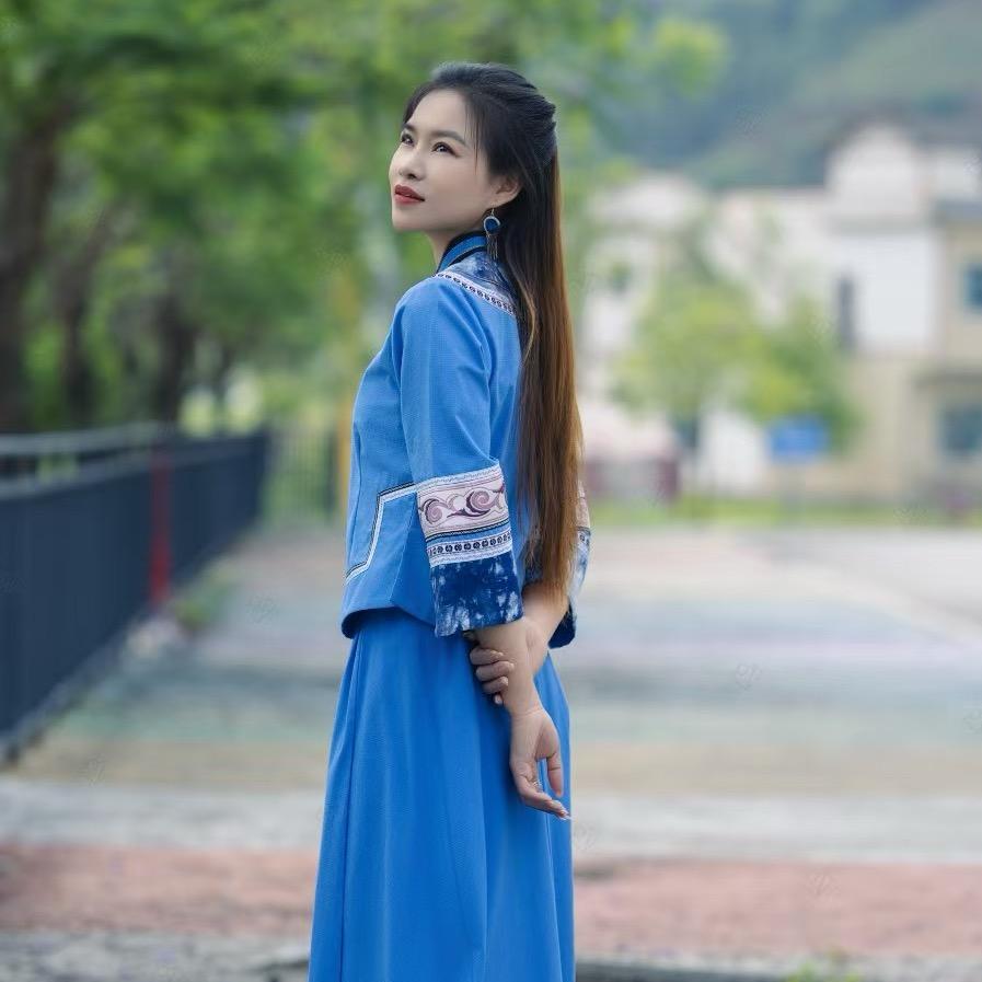 爱丽💰民族服饰