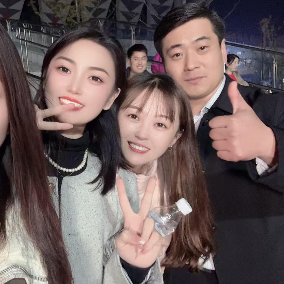 刘皮特现场～小小佳