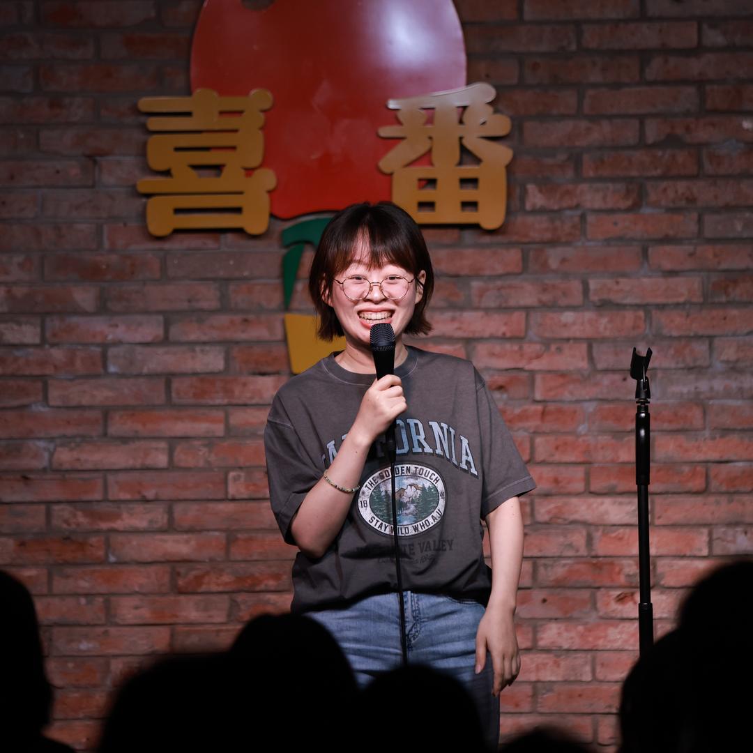 脱口秀演员杨梅