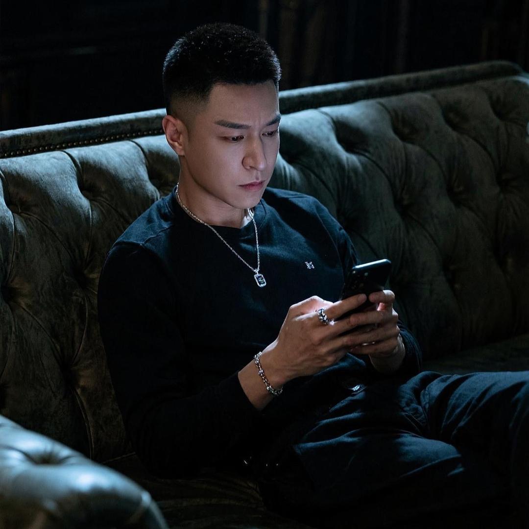 爱打台球的男人