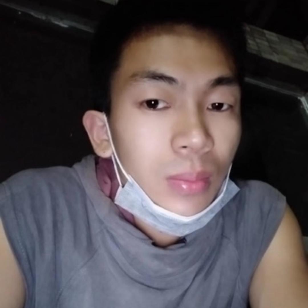 李哦
