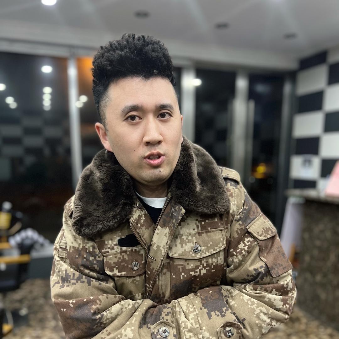 剪刀手小伟
