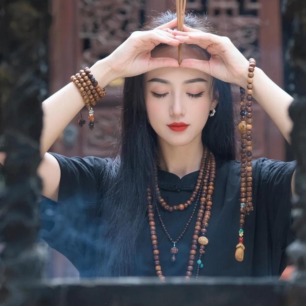光着脚丫子