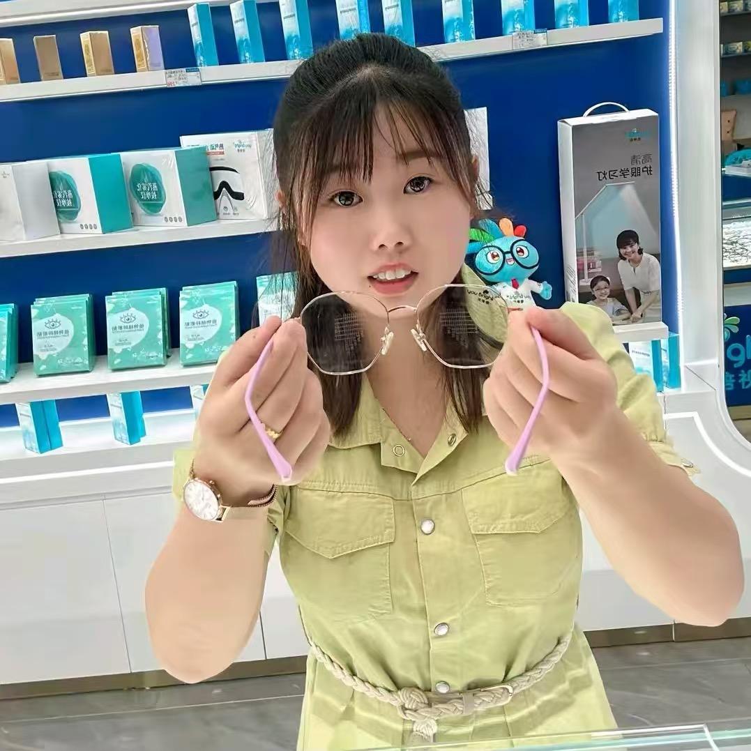 洪雅县优倍视谢老师