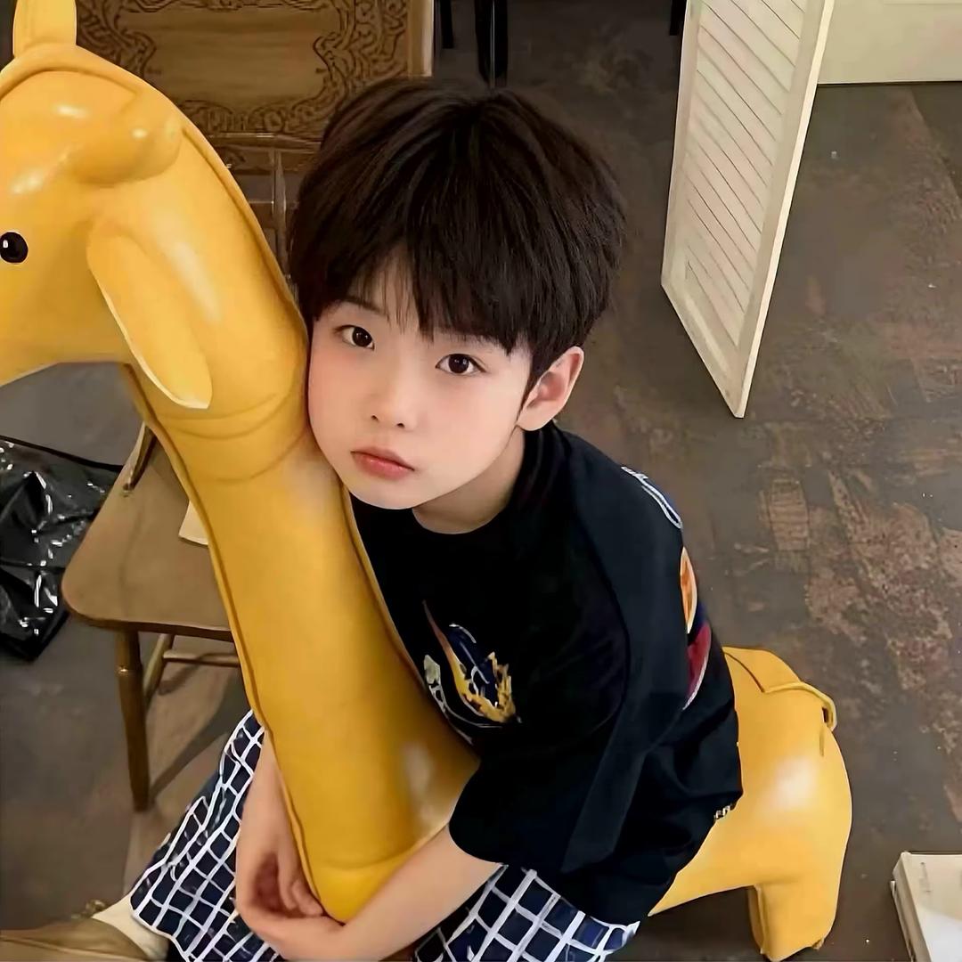 飞起来扇你.