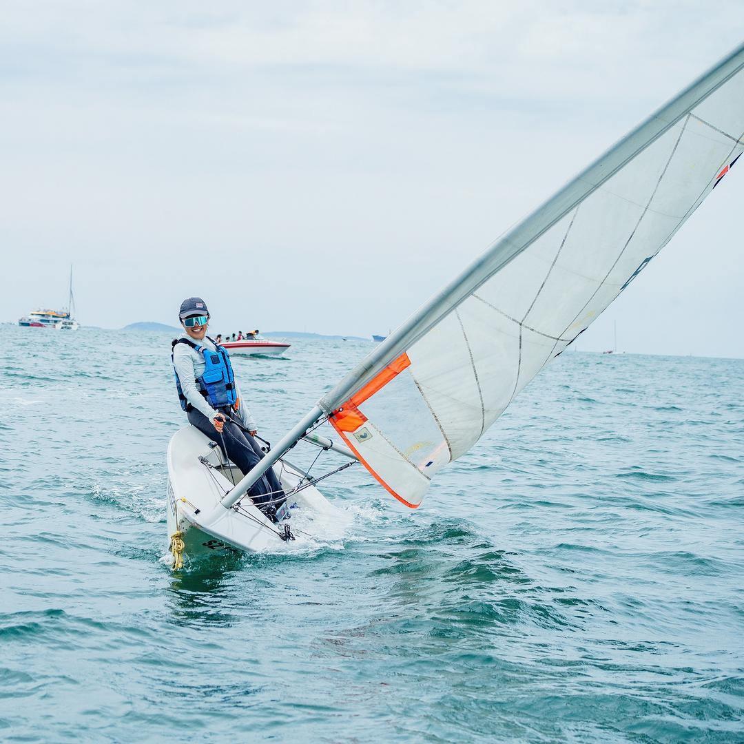 开帆船的大漫漫