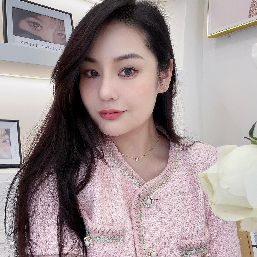 是曼•彤