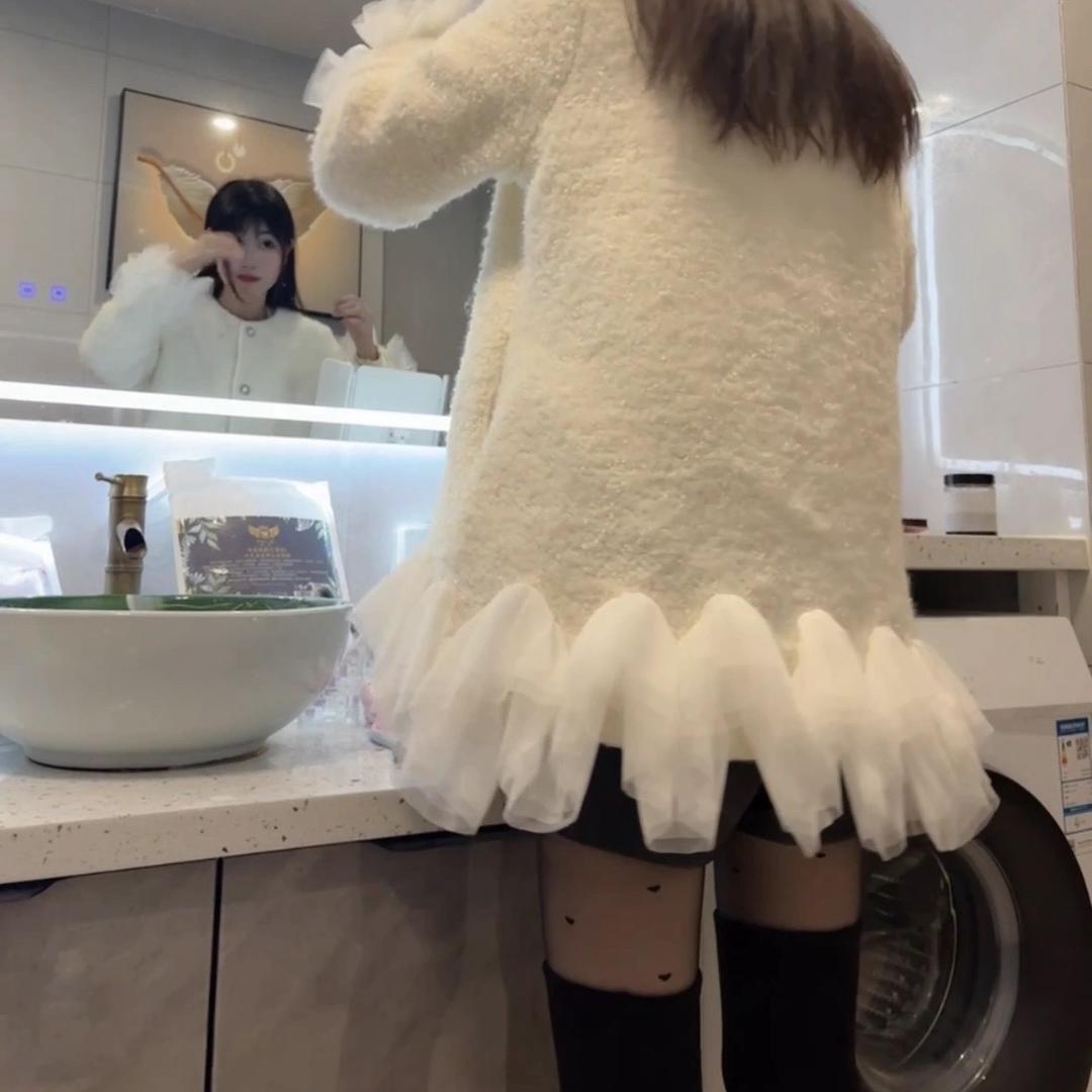 爱穿靴的甜甜