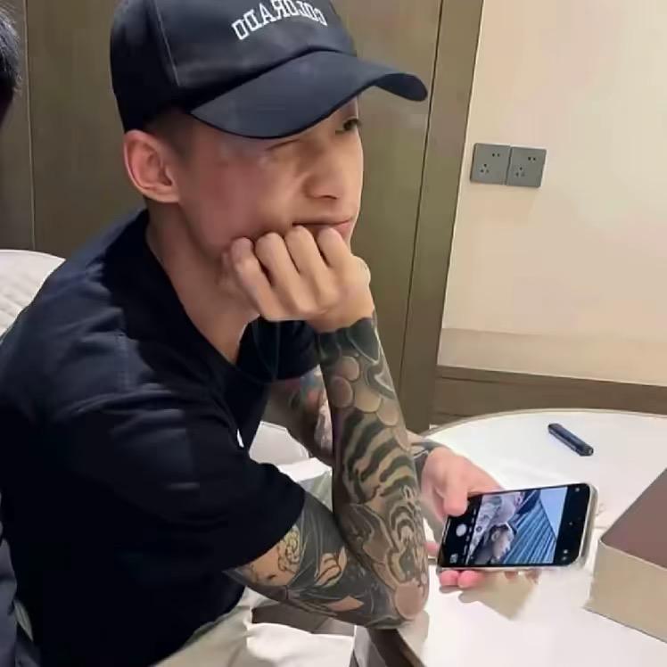 人丑嘴不甜没事还爱借点钱