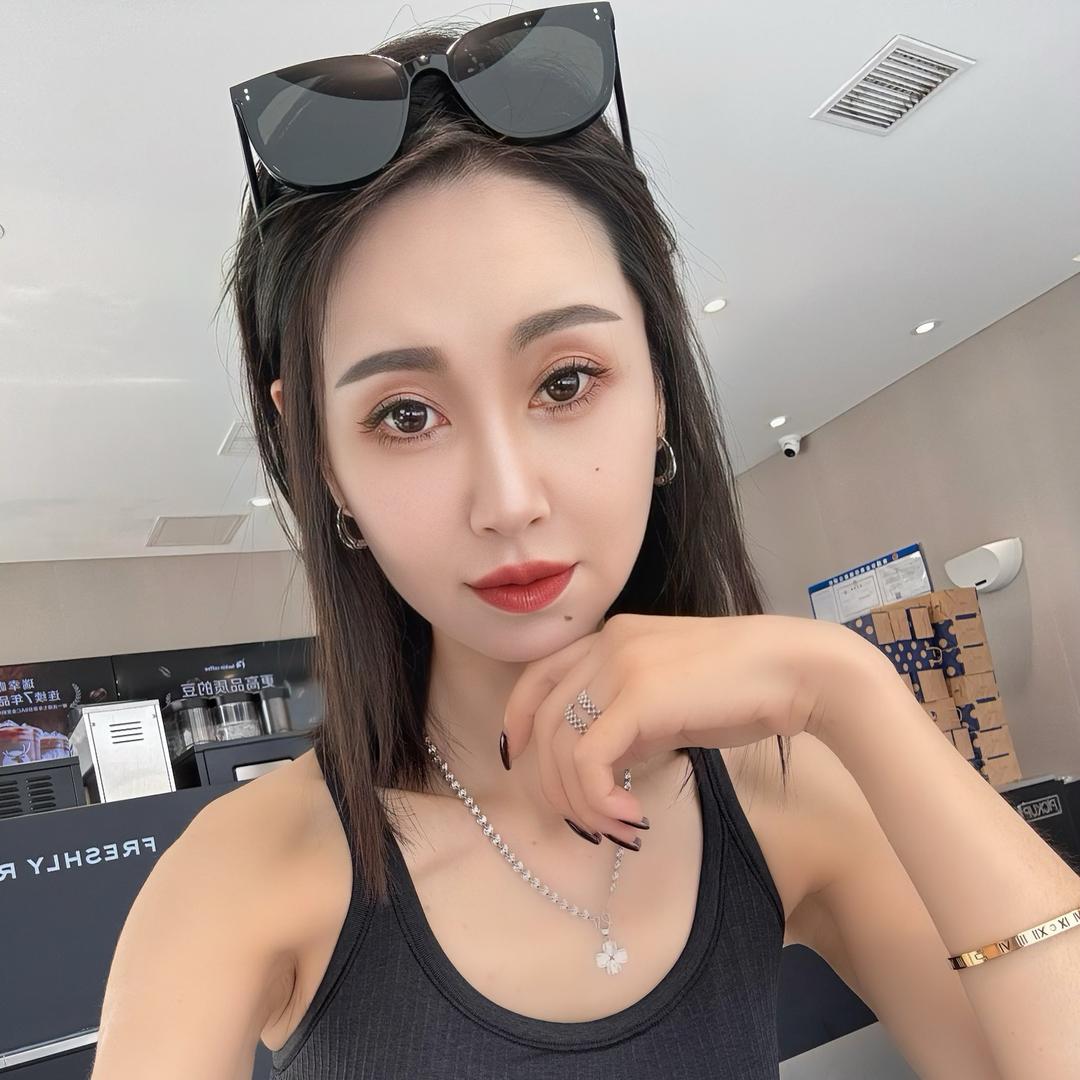 艳儿࿐