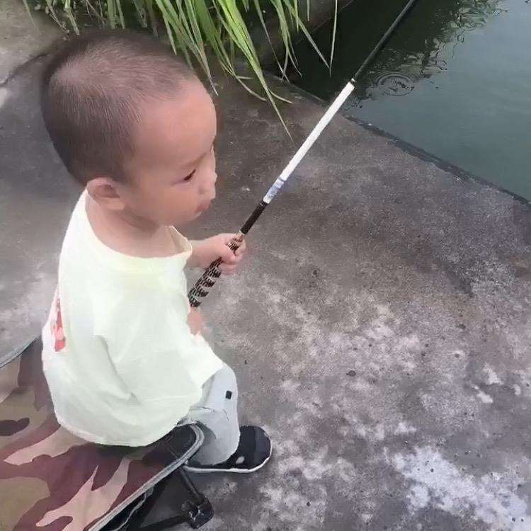 钓鱼小娃娃