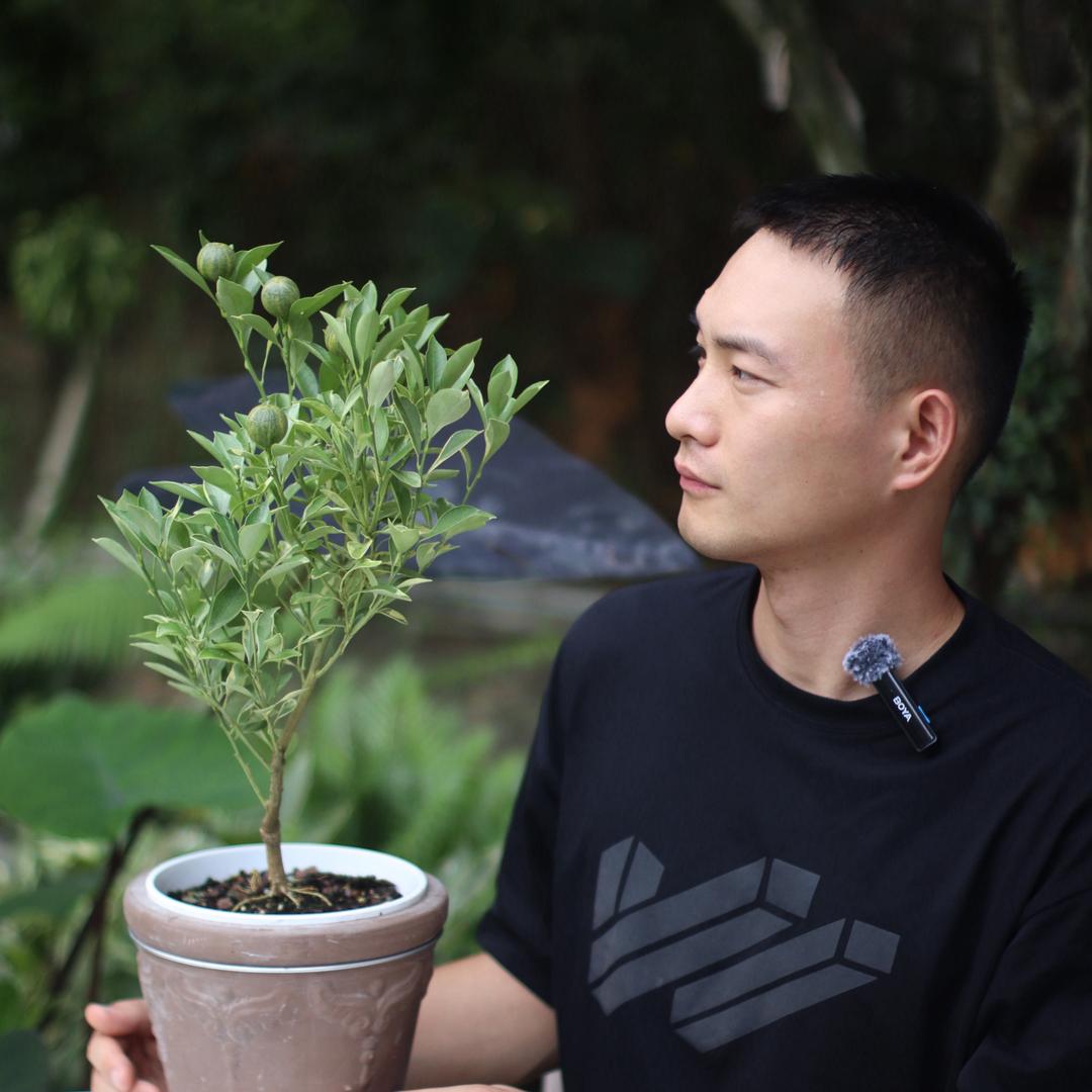 大黑子养花又种草