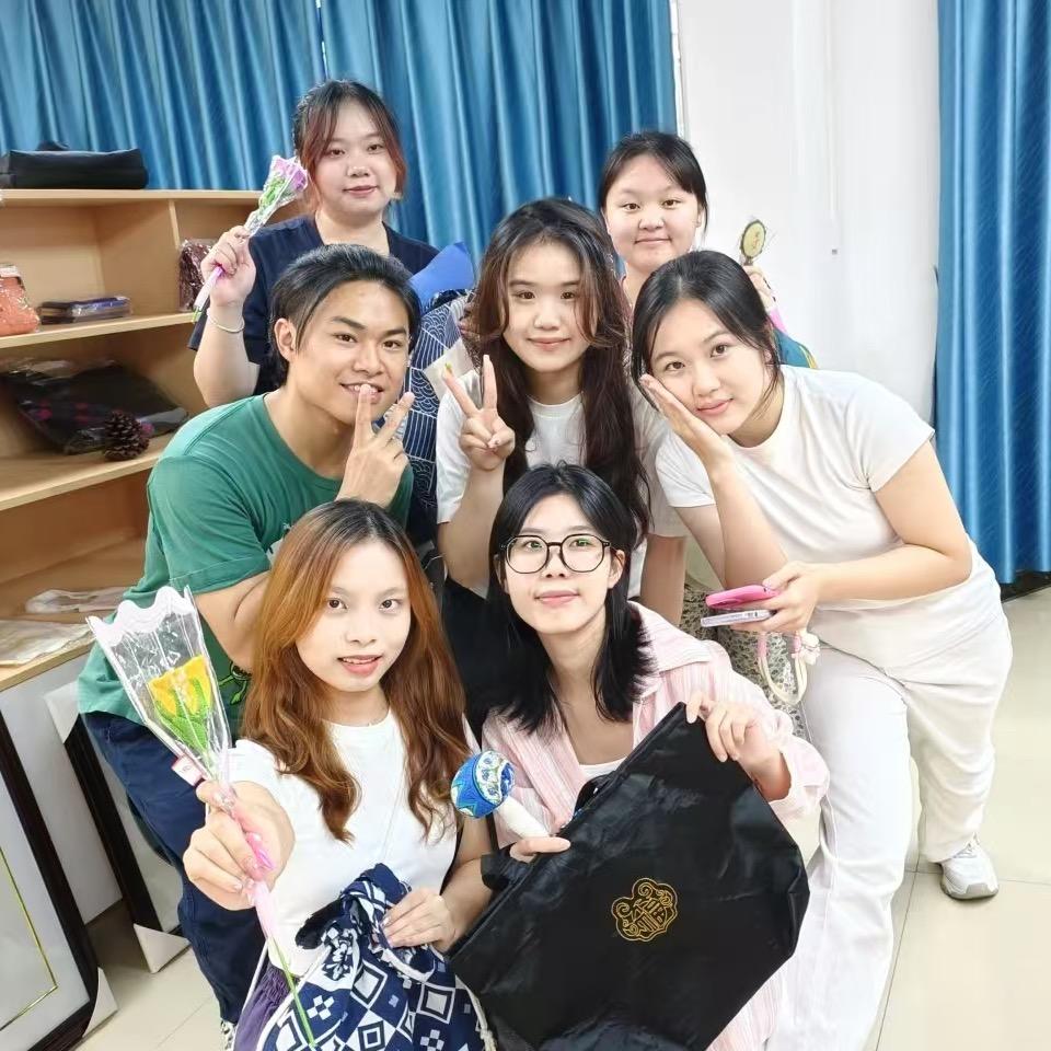 “锦绣未央 冉冉升起”实践团