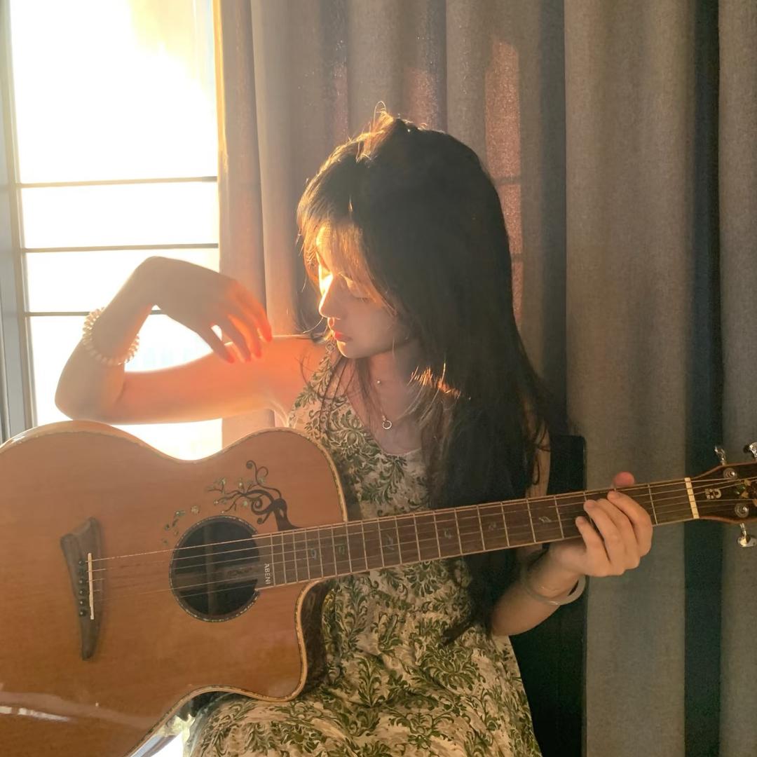 爱🎸弹唱的啾咪