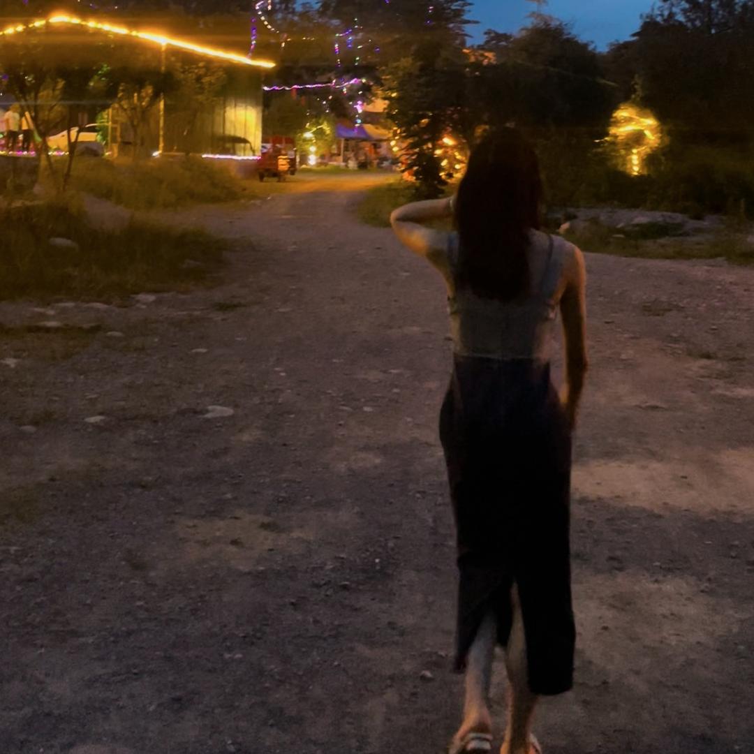 黑不溜秋