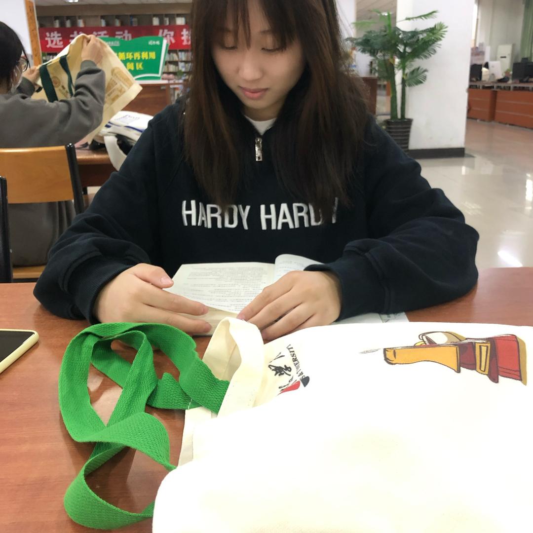 在读大一的绮绮