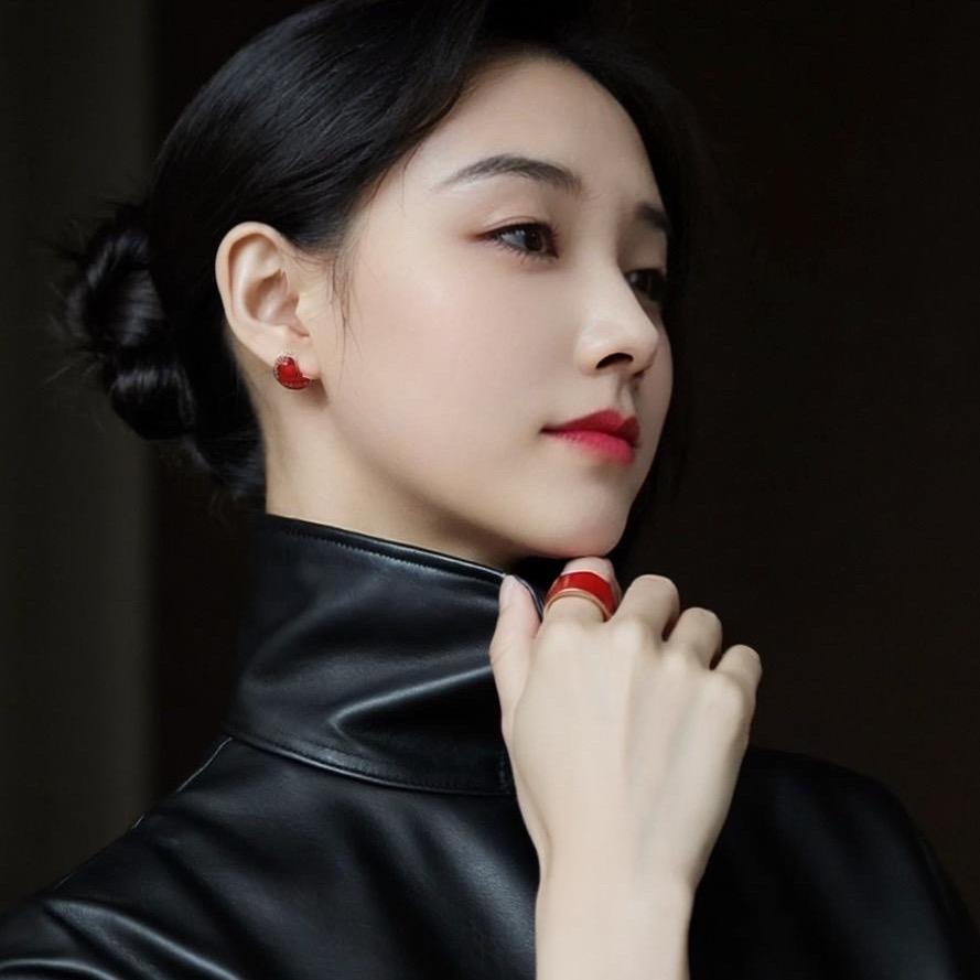 玉儿 .