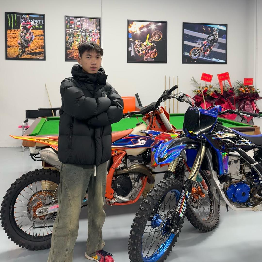 小潘越野摩托车