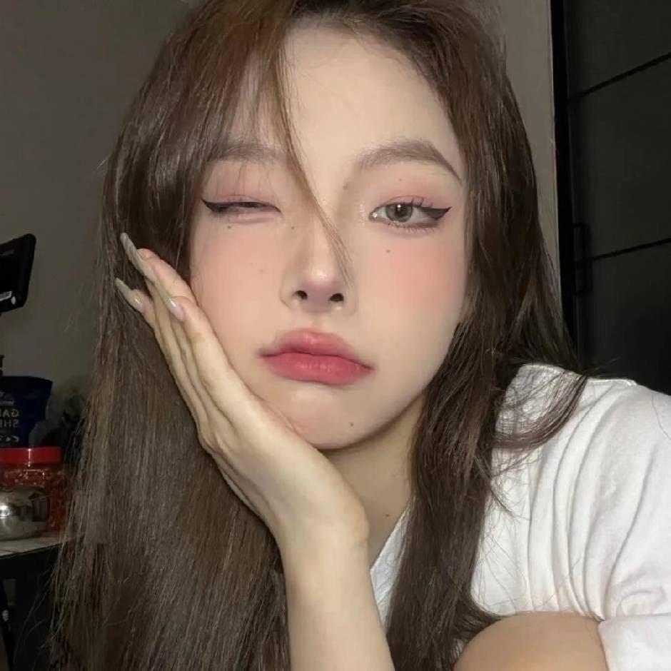 李玟.