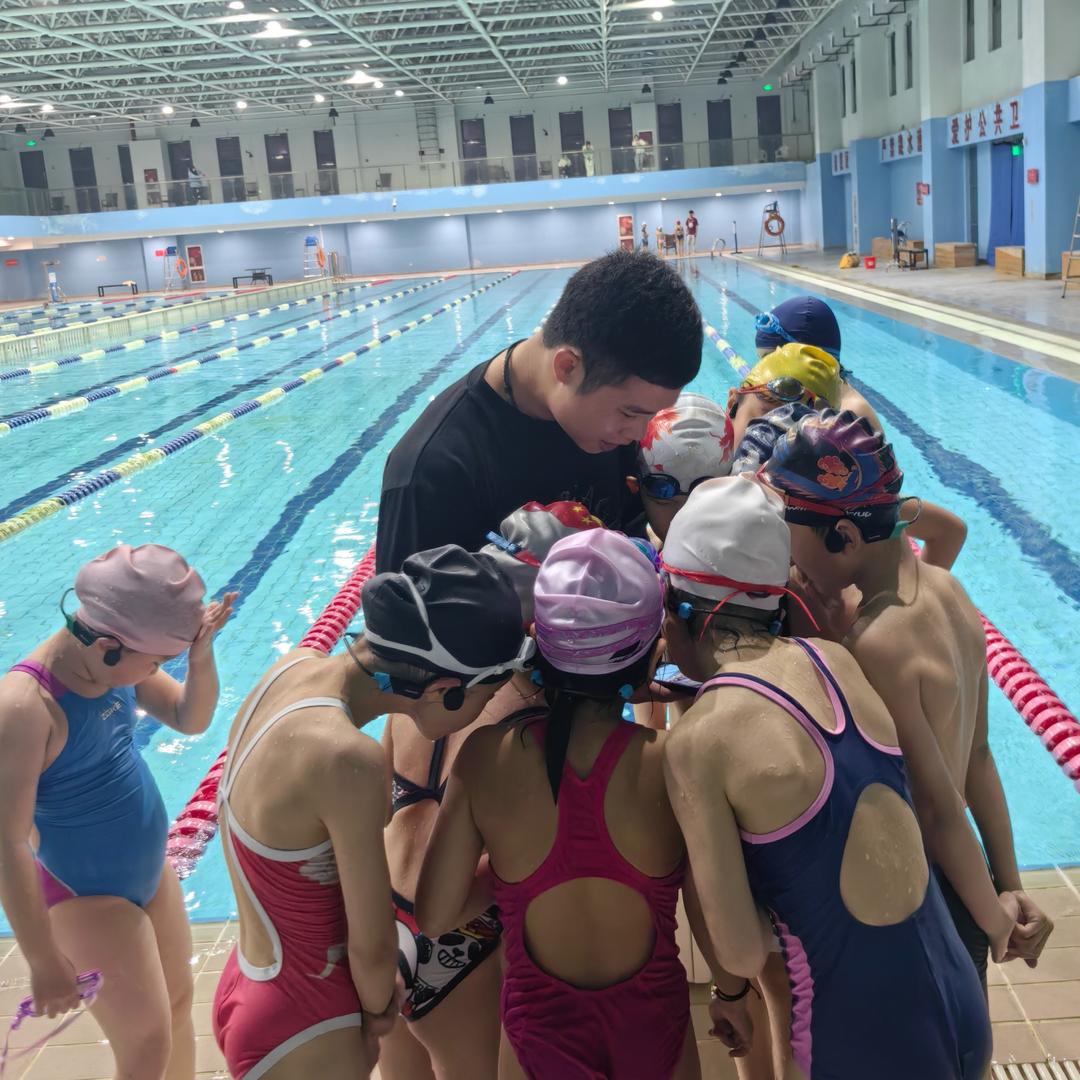 泳池里的鱼儿～