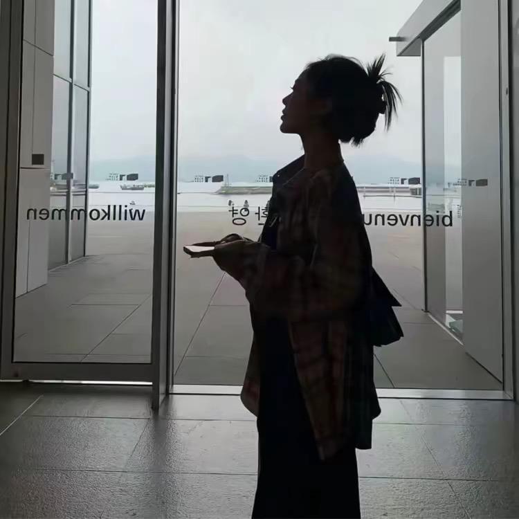 我也不太了解她.