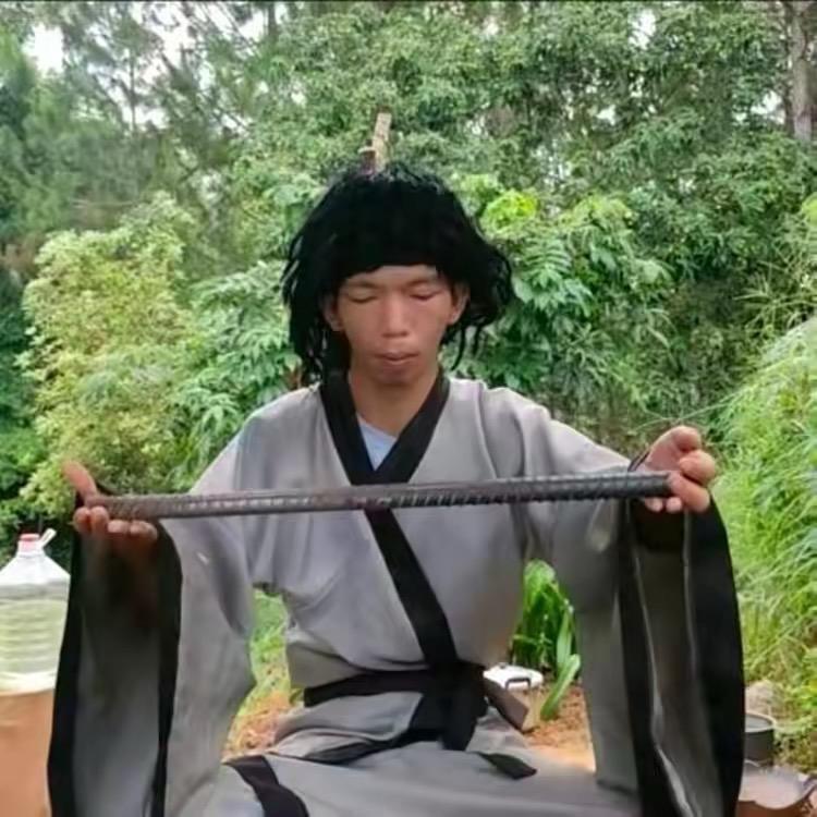 卧龙先生