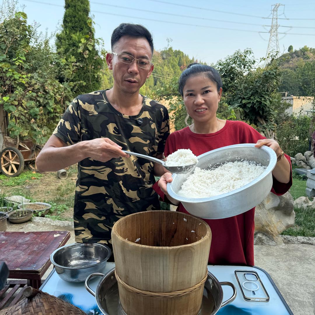 阿龙家秀莲
