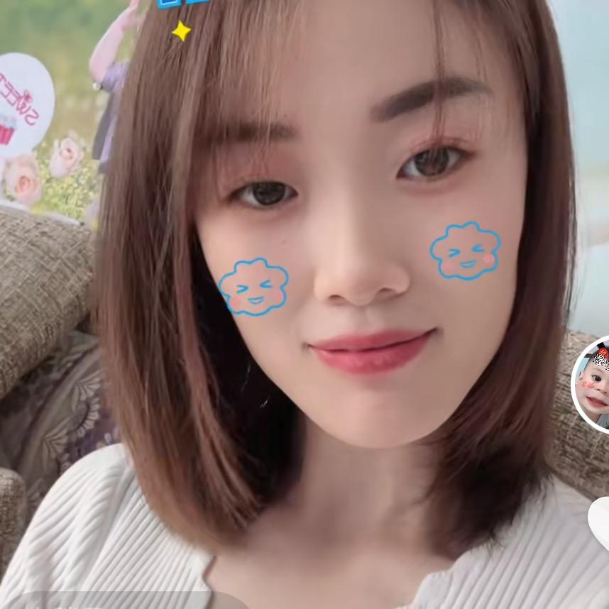小梅子的摆摊日记🇨🇳
