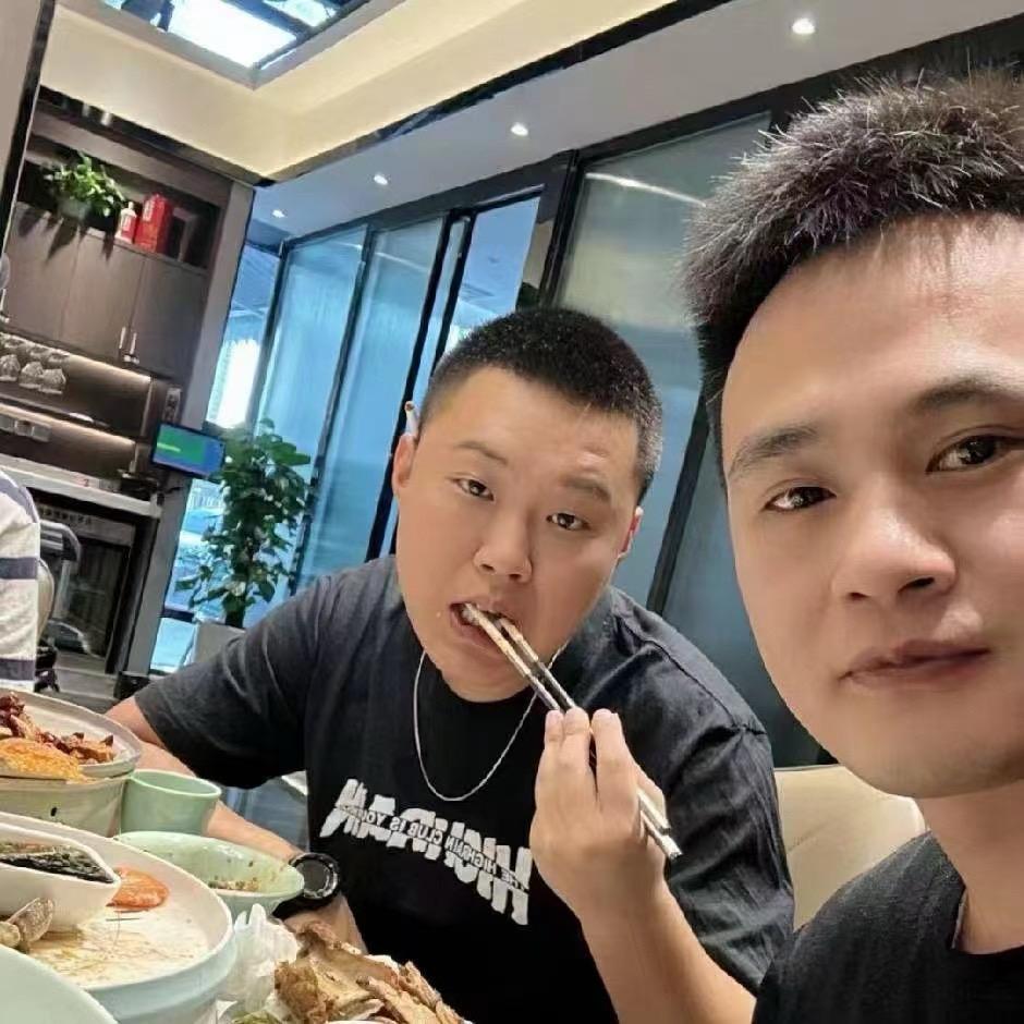 小龙爱美食