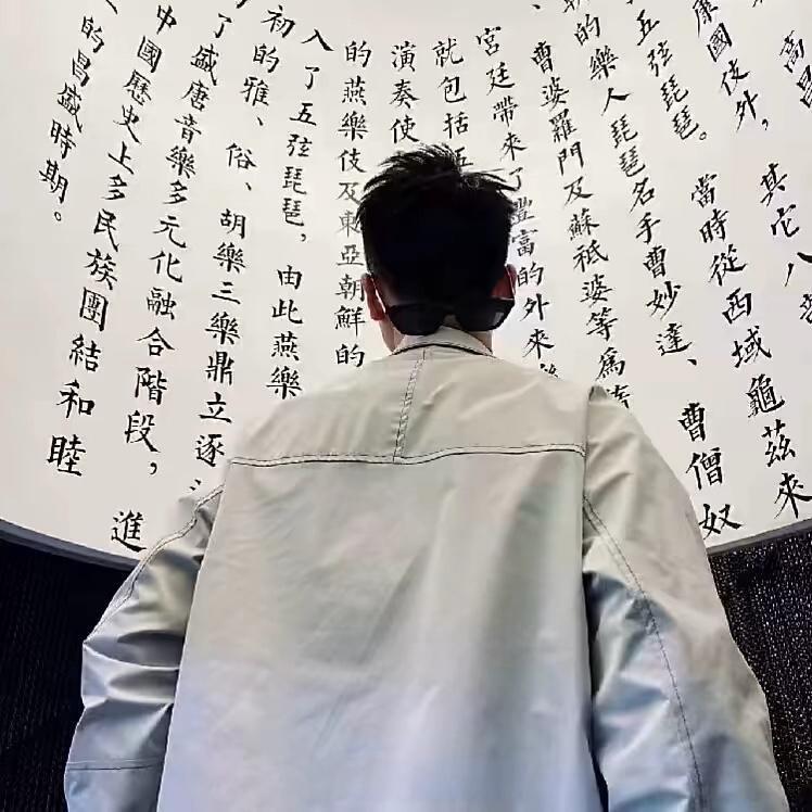 小鱼睡醒了
