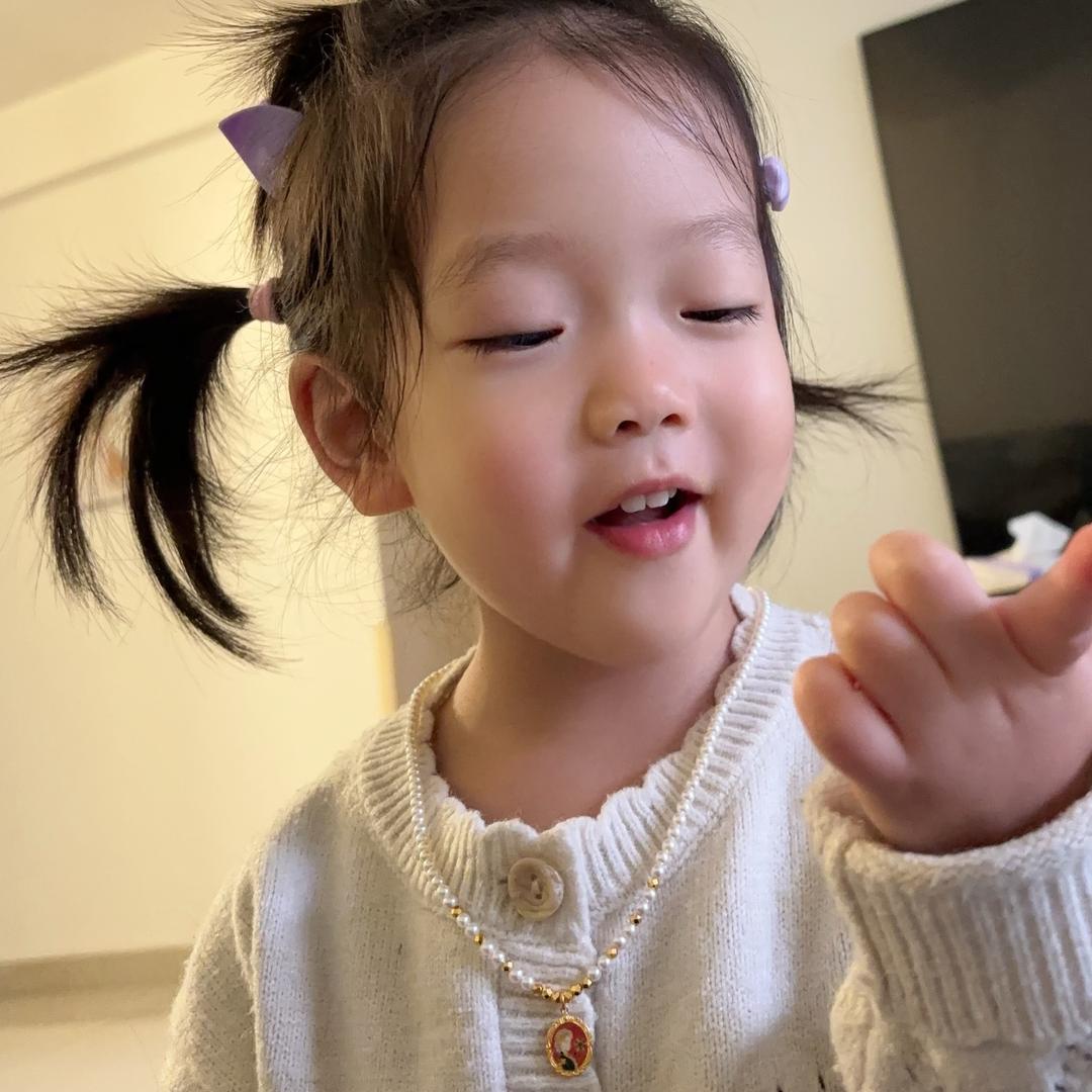 周婷（卖珠宝的小周）