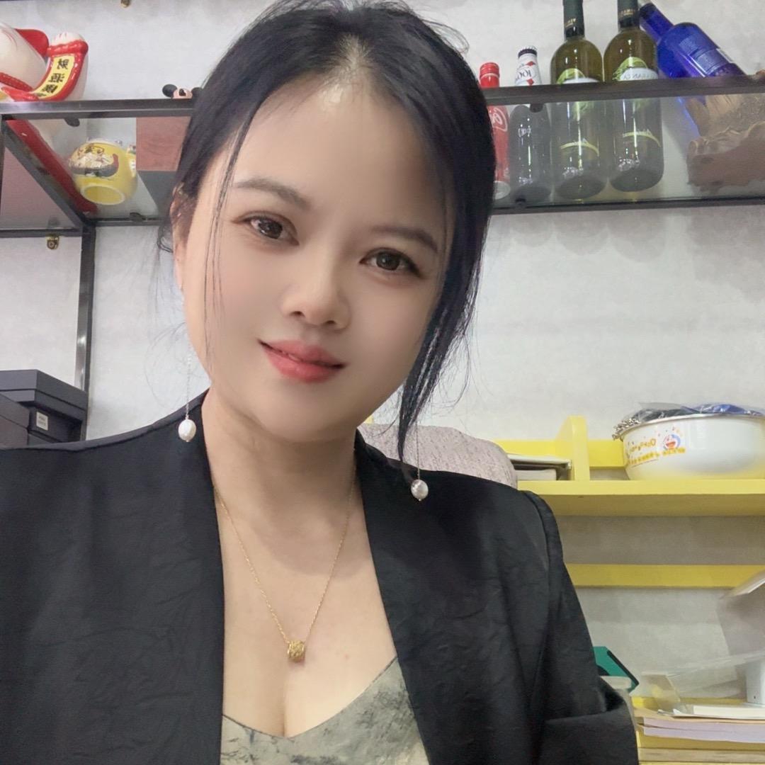玲姐  潮牌服装批发实体店