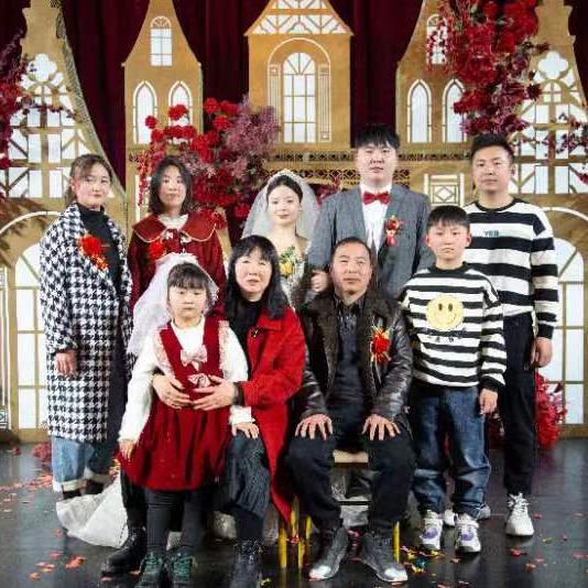 幸福美满一家人