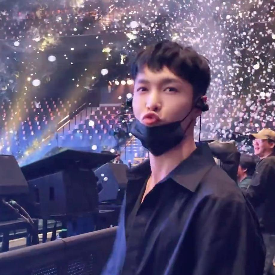 Lay．💜💜💜
