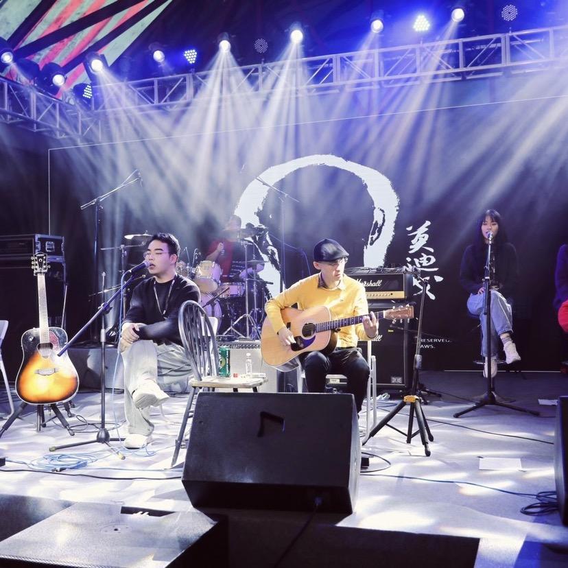 鲸音灯光音响店