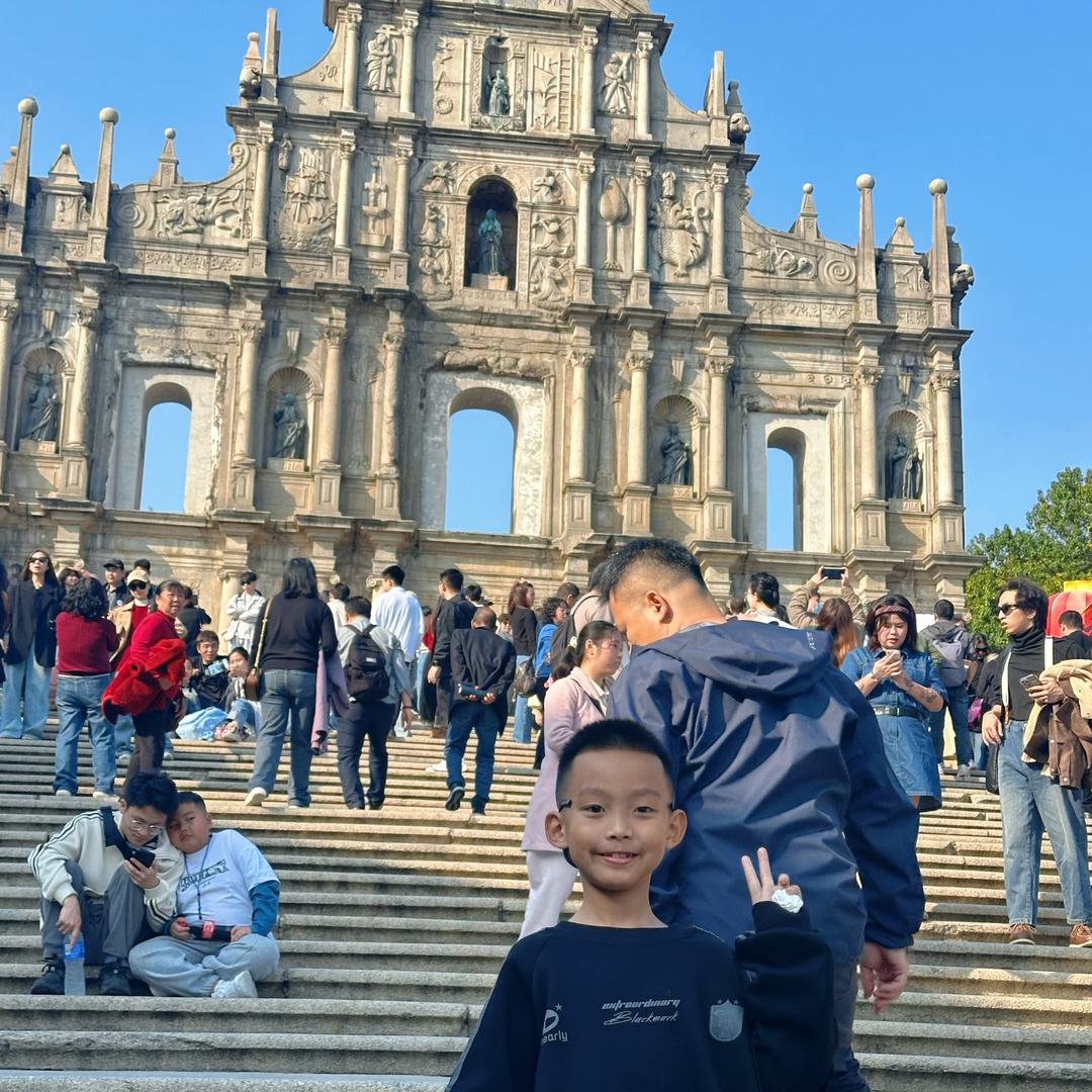 哥哥爱闹闹