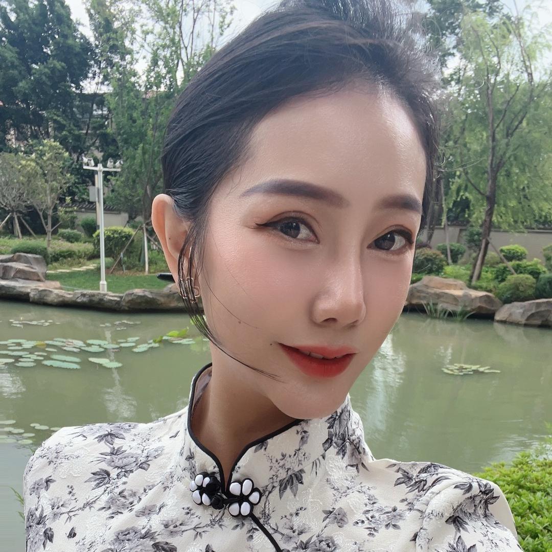 苏苏灯泡素颜肌