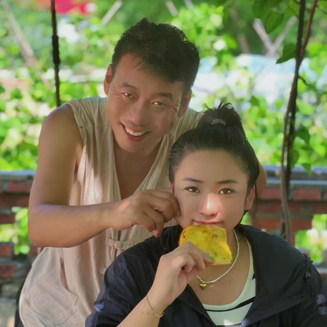 楠楠(罗锅小姨子)