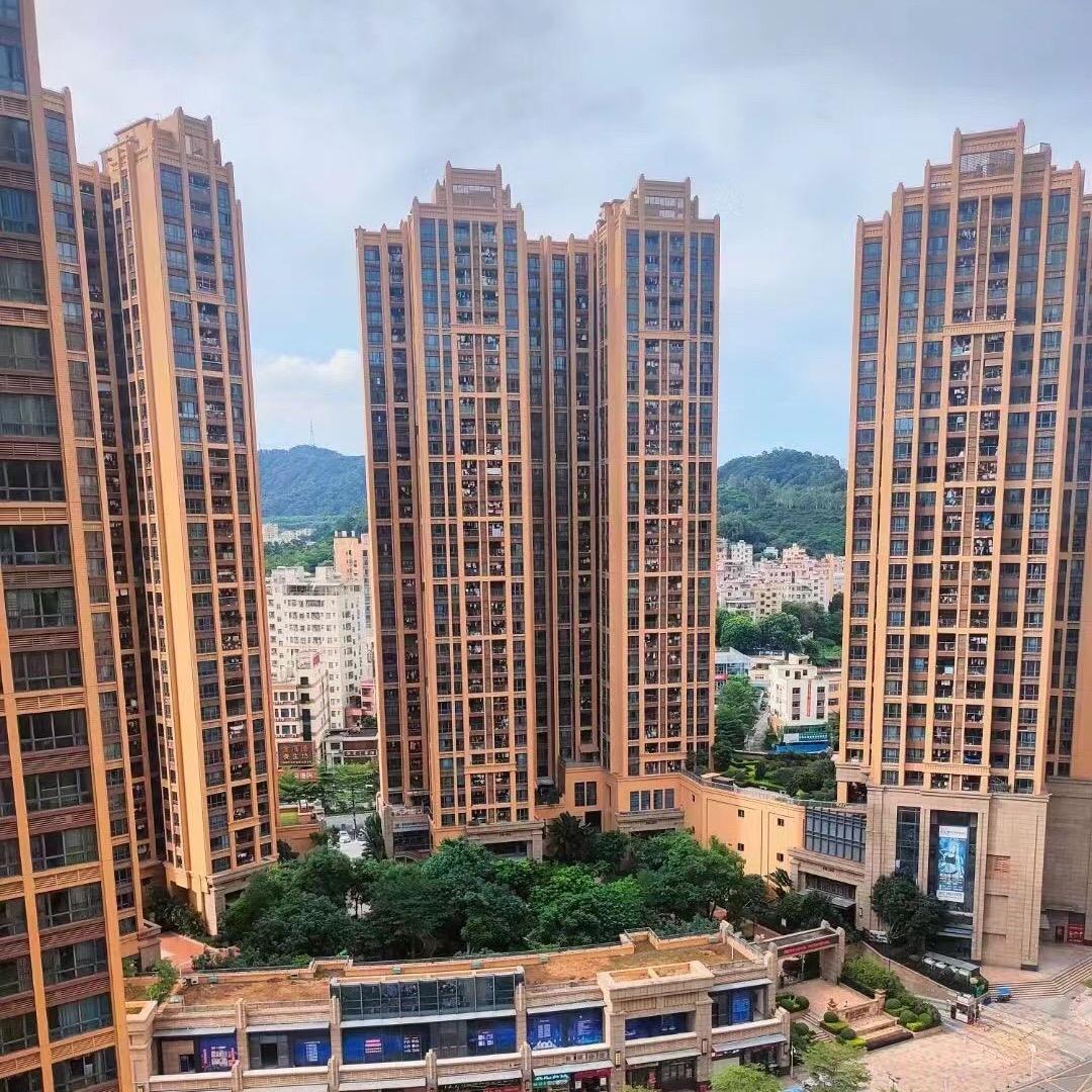 深圳房地产经纪小何