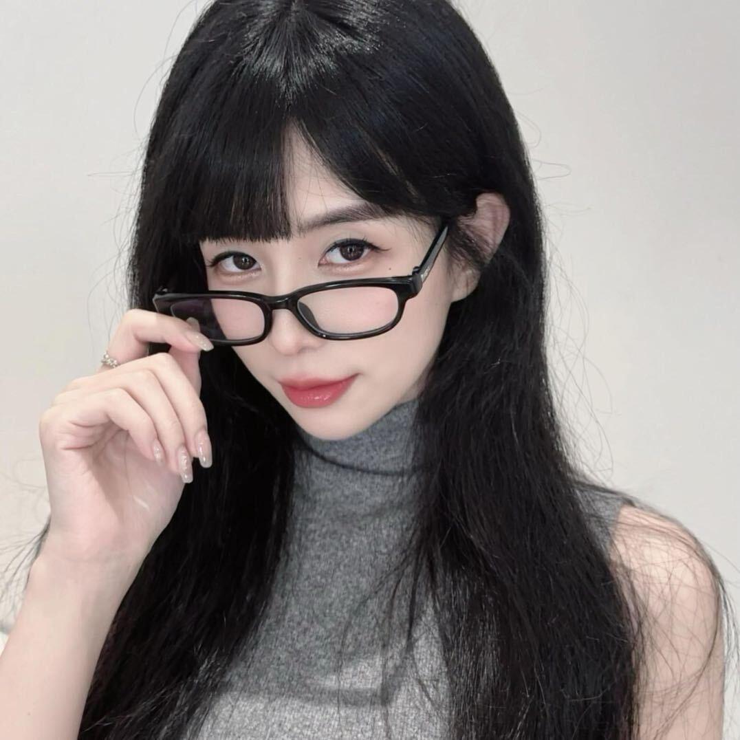 曼.