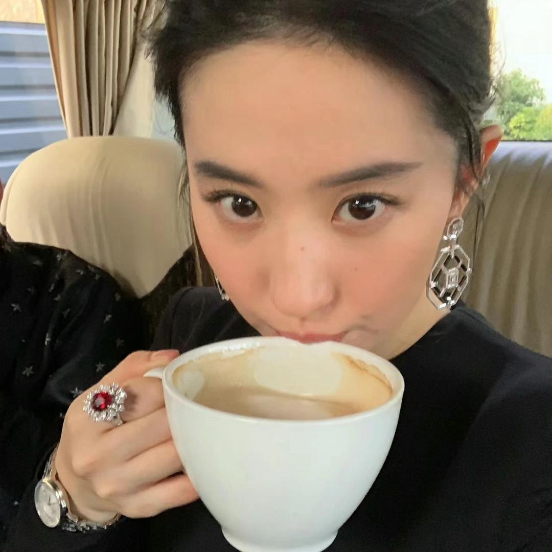 佳佳-