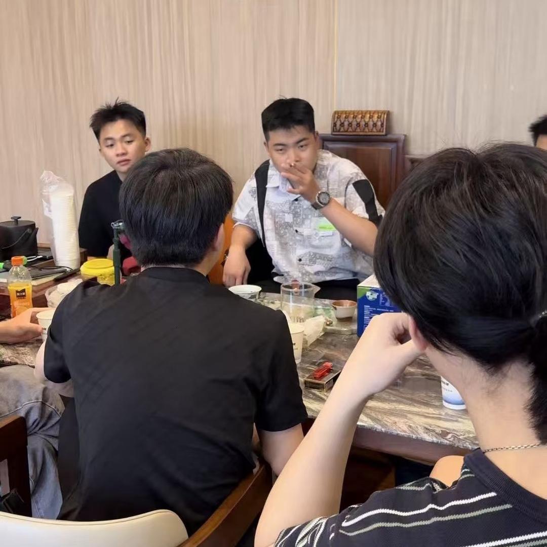 爱胡说的电商人