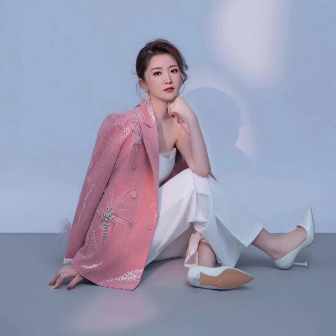 主持人张小楠
